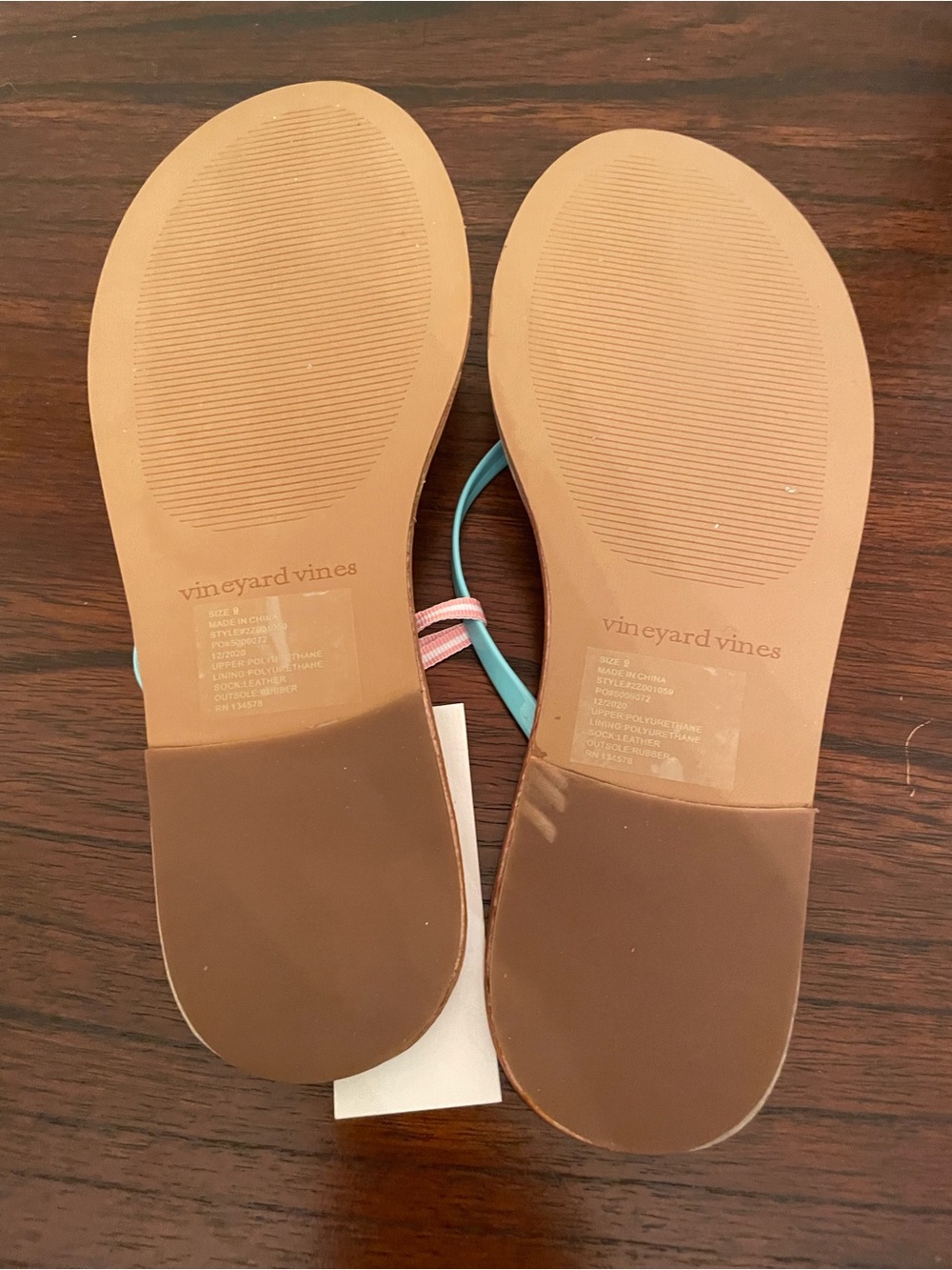 Brand New With Tags Vineyard Vines Skinny Strap Flip Flops Size 9 - Picture 2 of 4